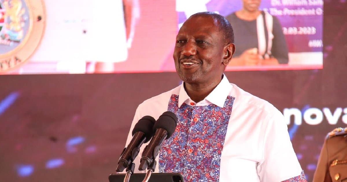 William Ruto Pauses Speech To Honour Afternoon Islamic Prayers From ...