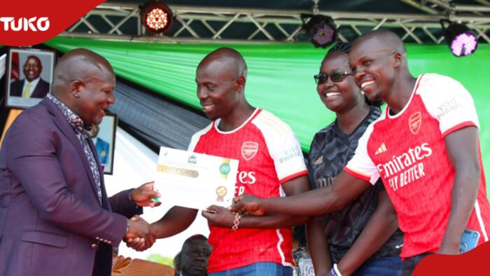 Kakamega: Governor Fernandes Barasa Rewards Lugari Arsenal Fans For Conserving Environment