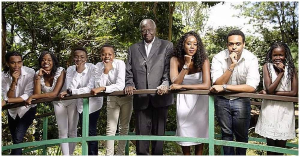 Mwai Kibaki and his grandkids.