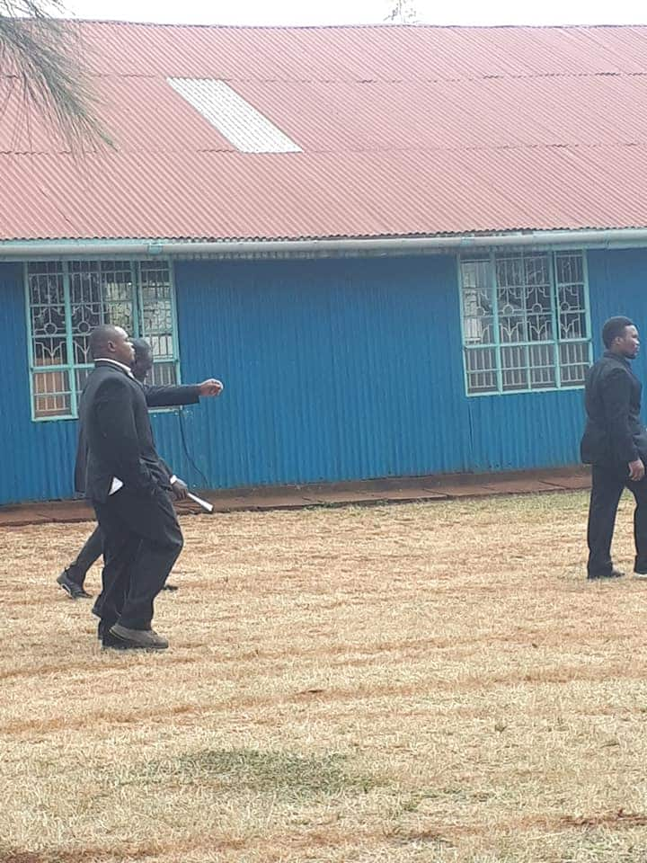 Hofu yatanda Kangemi baada ya maafisa wa polisi kuandamana na polisi kusitisha ibada ya kanisa la SDA