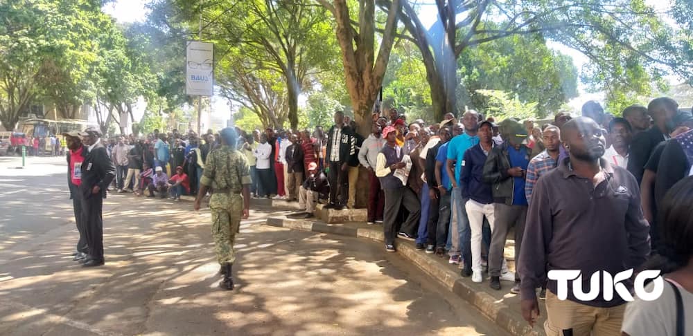 Daniel Moi: Kenyans turn out in large numbers to view ex-presidents remains