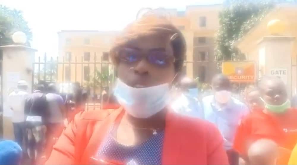 Woman cries outside Milimani Law Courts, claims Chief Justice Maraga is a deadbeat father