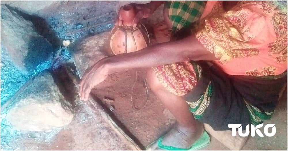 Three-stone cooking stove that saved night runners from being caught in line of duty