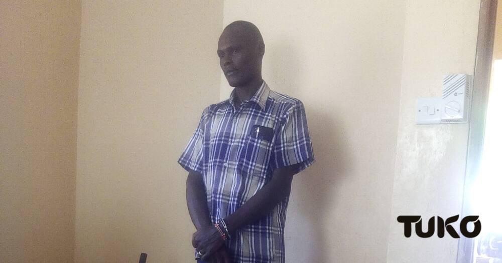 Mombasa Police Officer Tears Occurrence Book, Threatens to Kill His Boss