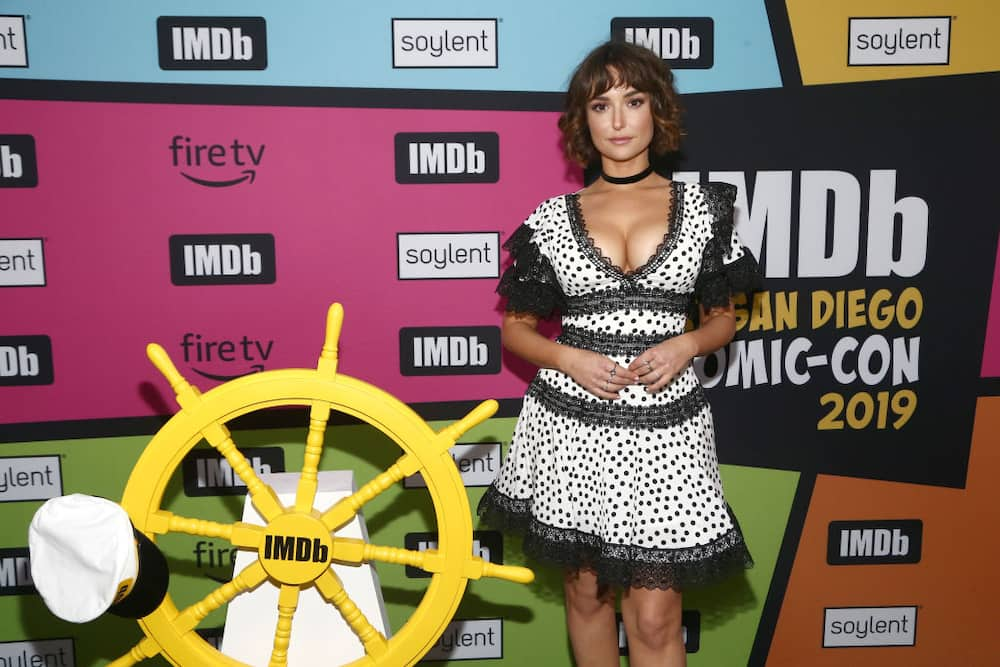 Is Milana Vayntrub married