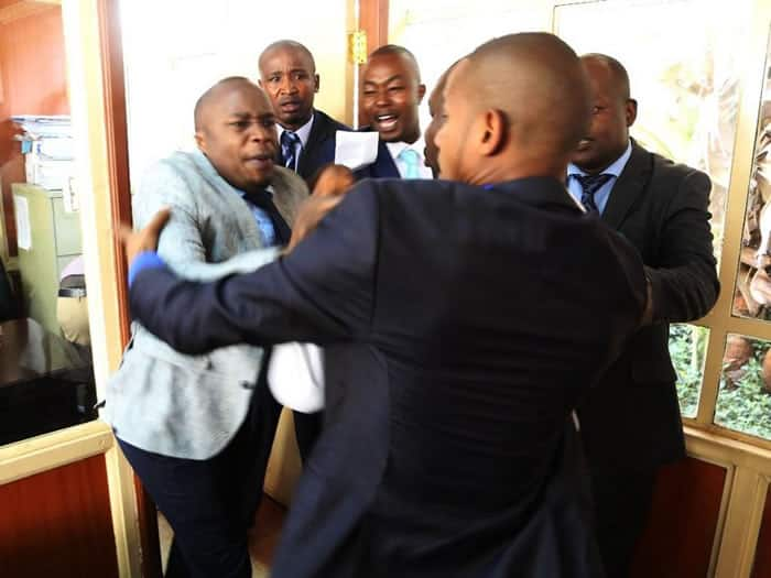 Sikumpiga Jaguar Kofi, ni mashavu yake yalikaribia mkono wangu – Babu Owino