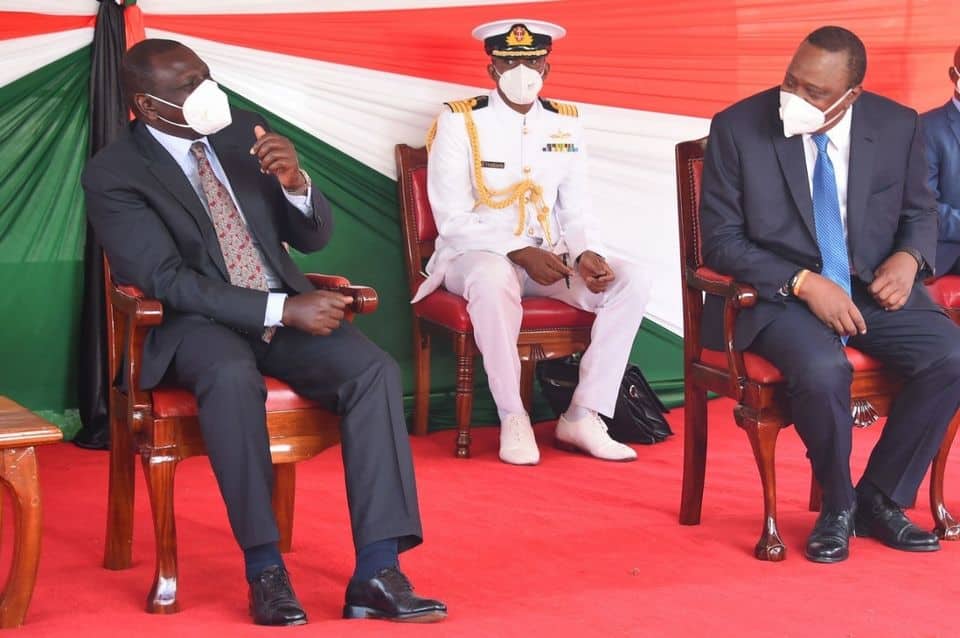 State of the Nation: x photos of Uhuru, Ruto sharing light moments