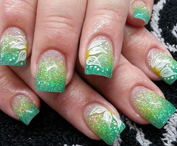 Green gradient St. Patrick's Day nail design