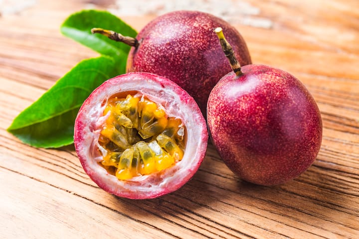 Different types of passion fruit that are cultivated in Kenya - Tuko.co.ke