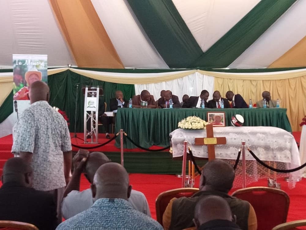 Dignitaries, thousands of mourners attend soccer legend Joe Kadenge’s burial in Vihiga