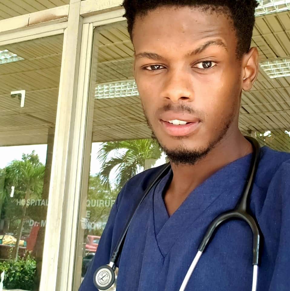 Handsome SA doctor nearly breaks the internet with good looks