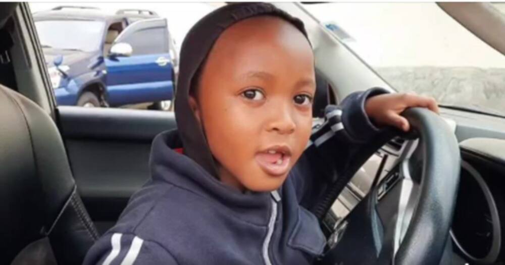 Ayub Muigai: Video ya Mtoto wa Miaka 8 Akiendesha Prado Yawasha Moto Mtandaoni Ayub Muigai: Video ya Mtoto wa Miaka 8 Akiendesha Prado Yawasha Moto Mtandaoni