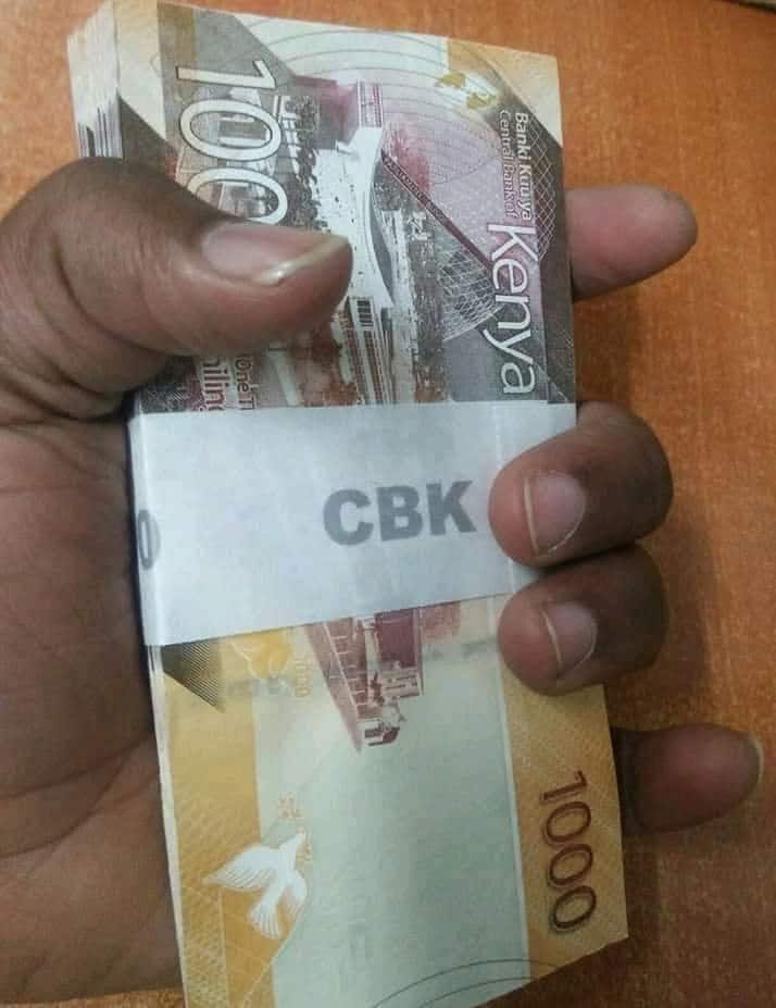 Kenyans bid goodbye to old KSh 1000 notes, usher in new generation currency