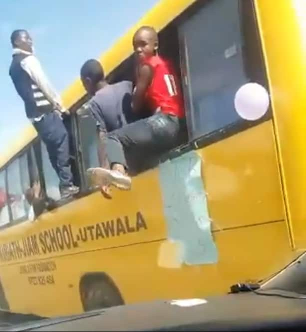 Video ya kutisha ya basi la shule likivuja sheria za Michuki yaibuka