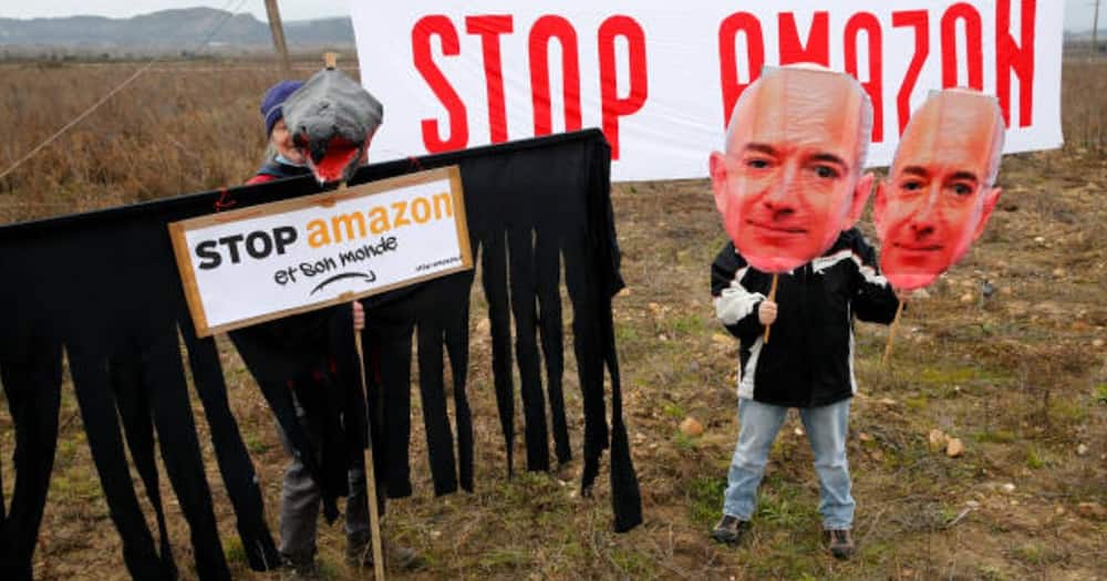 World's wealthiest man Jeff Bezos stepping down as Amazon CEO