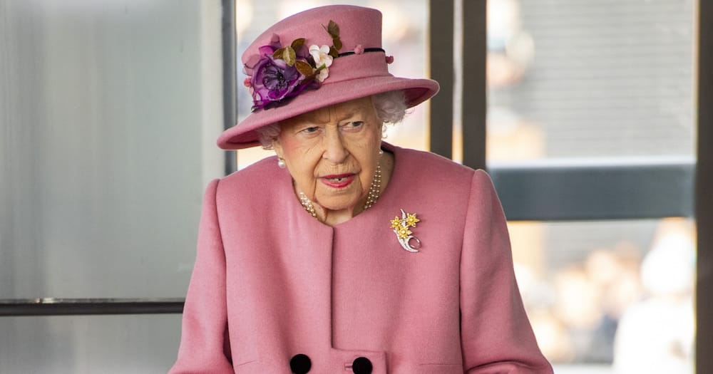 Queen Elizabeth (II).