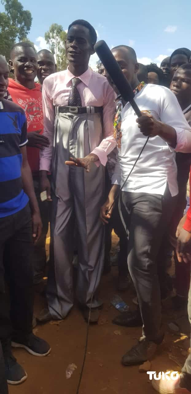 Kibra decides: Man with bizarre dressing style unhappy after failing to vote