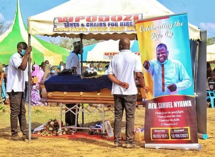 Nyawa Murinzi: 5 Emotional Photos from Burial of Lamu Cop Who Died 2 Weeks after Wedding