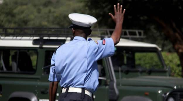 Bomet: Traffic Officer Grabs Car Keys from Driver, Pushes Vehicle into Ditch in Ugly Bribe Scuffle