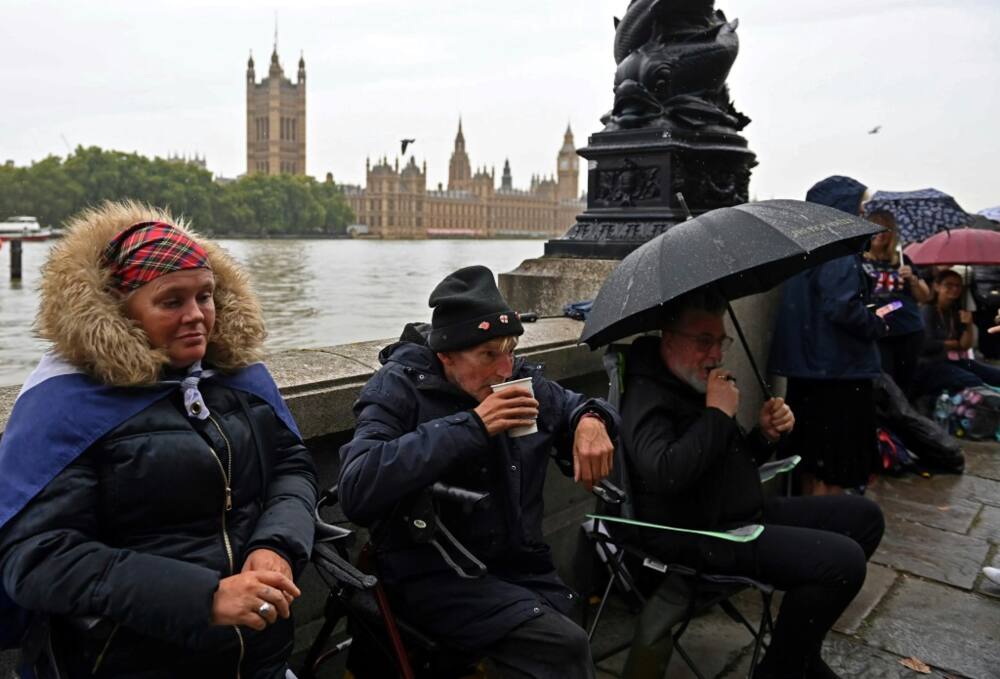 By Tuesday morning a small group of the hardiest royal fans had camped at the front of the line