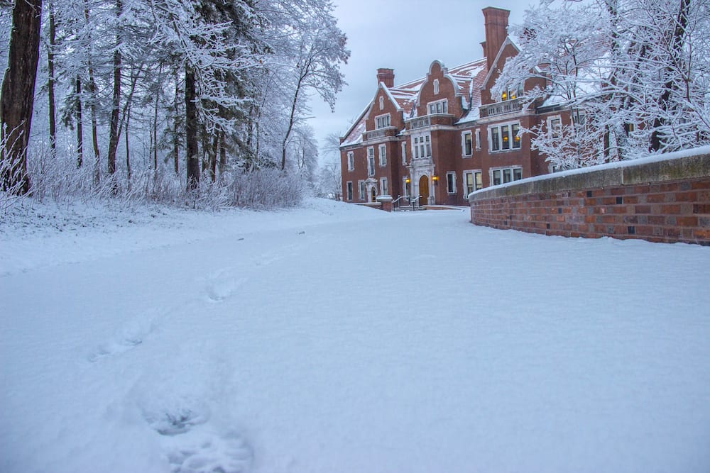 Glensheen Mansion hauntings: Ghosts and other strange occurences - Tuko ...