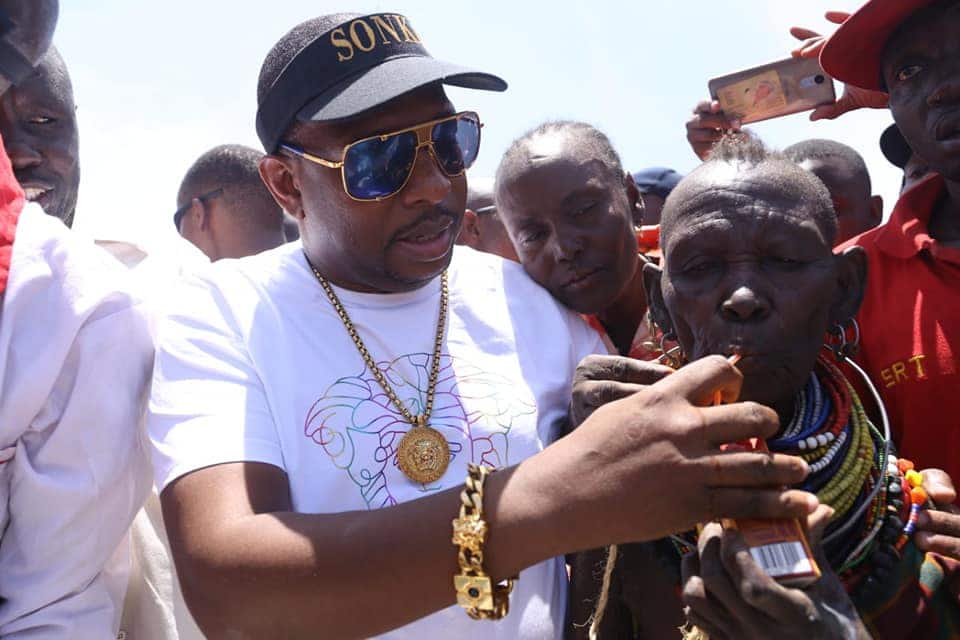 MP Maina Kamanda blasts Mike Sonko for showing off while helping famine victims in Turkana