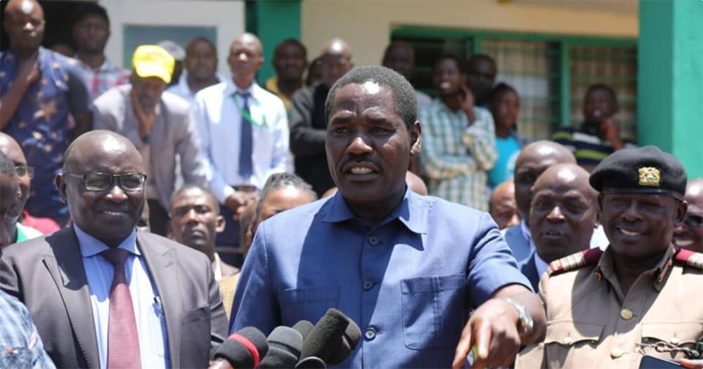 Agriculture CS Peter Munya inspected the restocking of subsidised fertiliser.