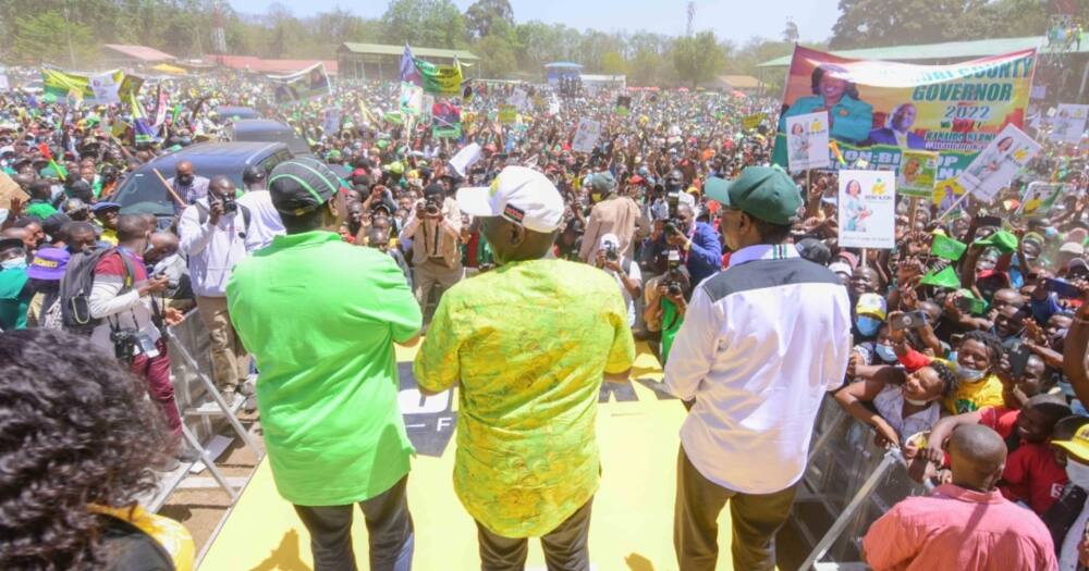 Nakuru: DP Ruto Aangua Kicheko Kwa Kuzidiwa na Idadi Kubwa ya Watu Waliojitokeza Kumshangilia