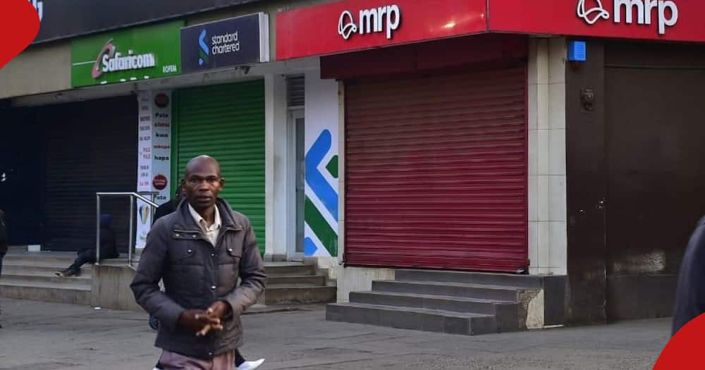 Business owners decided to guard their shops.