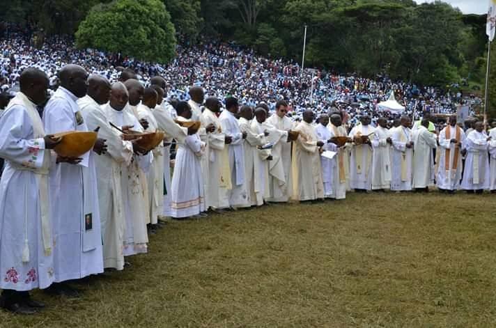 Haji, Kinoti wapongeza kanisa la Kikatoliki kupiga marufuku michango ya hundi nono la hela