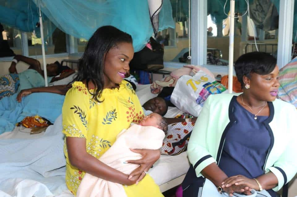 Well-wishers shower Kakamega woman who delivered 5 babies with gifts