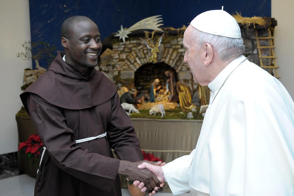 Award-winning teacher Peter Tabichi meets Pope Francis in Rome