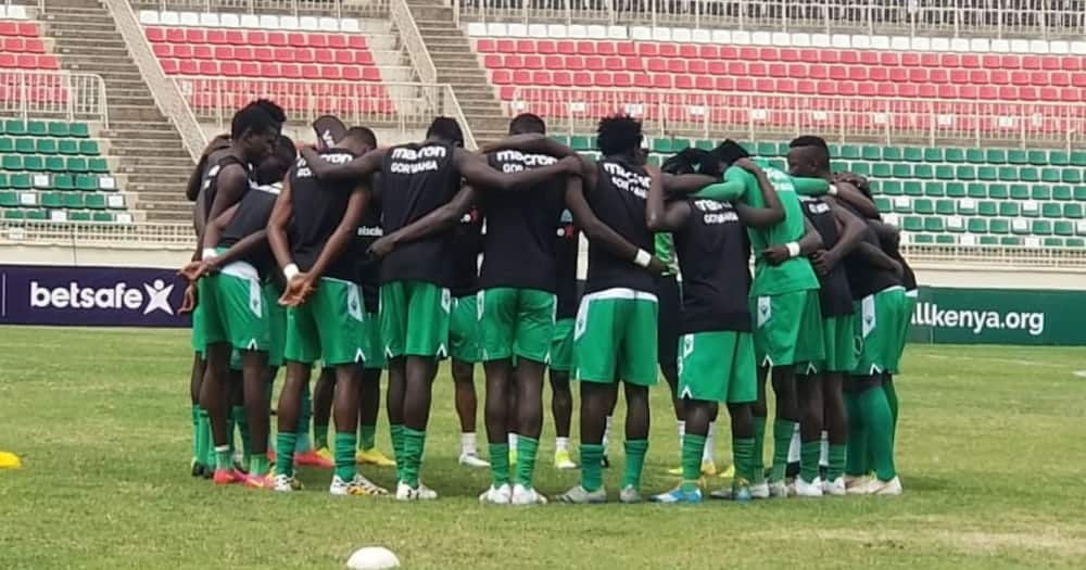 Gor Mahia players converge before their kick-off against Ingwe at Nyayo Stadium. Photo: Twitter/Gor Mahia.