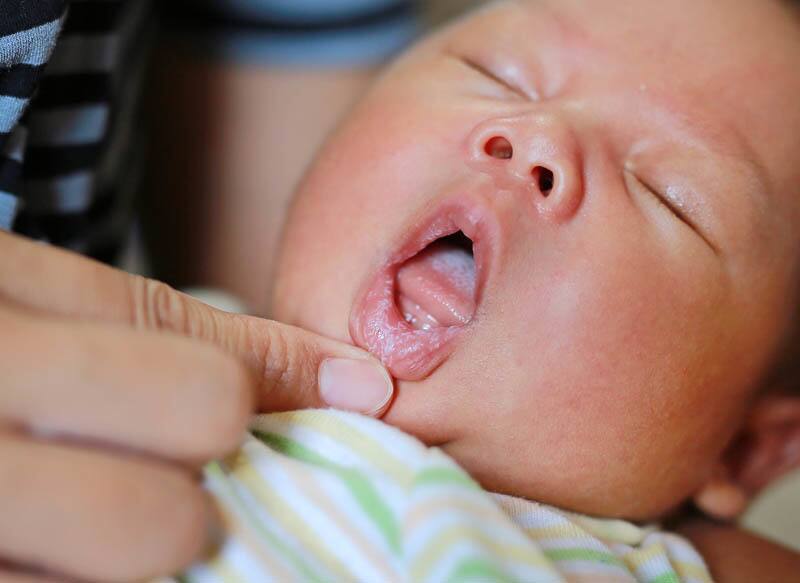 Newborn tongue cleaning