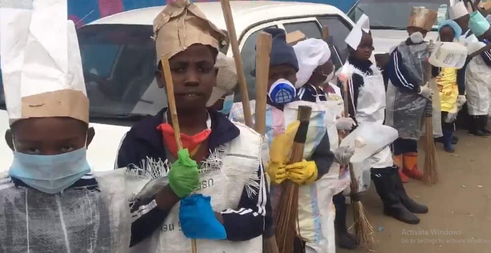 Grade 3 pupils step out to clean Kariobangi Market and its just lovely
