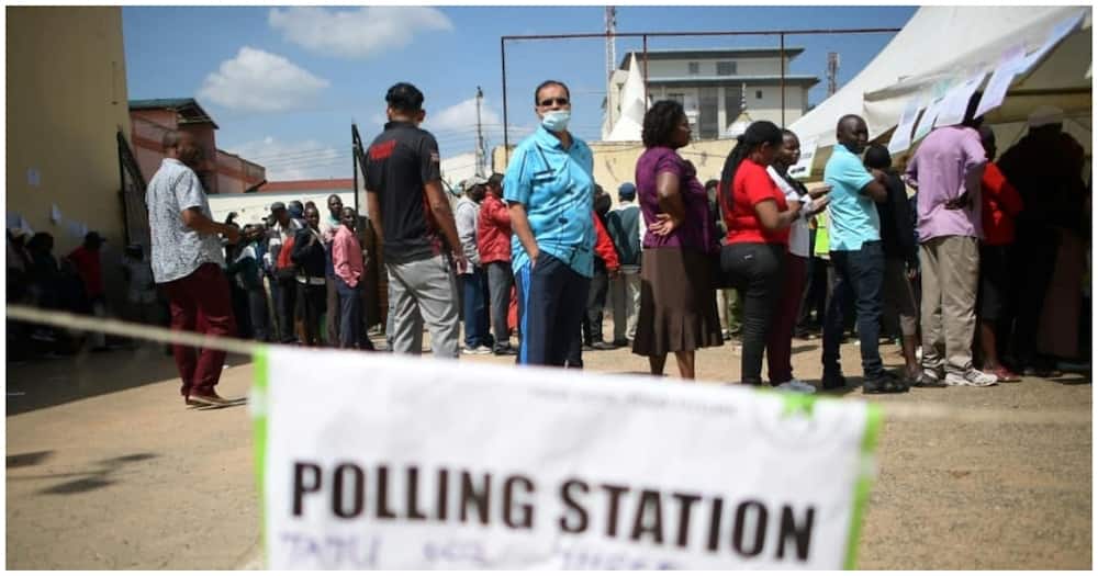 Voters in queue.