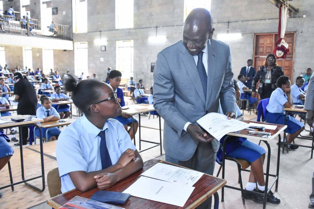 Mwanafunzi wa Chuo kikuu cha Maseno anaswa na polisi akifanya mtihani wa KCSE Kisii