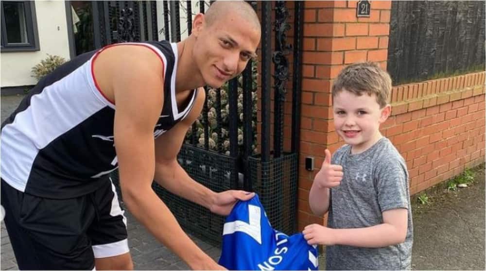 Everton star spots young fan outside his home, takes a shirt out and signs it for him