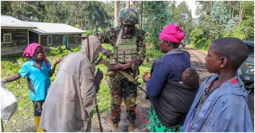 KDF solider helping IDPs.
