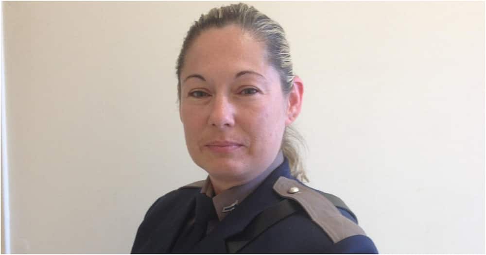 Female Police Officer Hit by Car While Rescuing Student:"Everything Happened so Quickly"