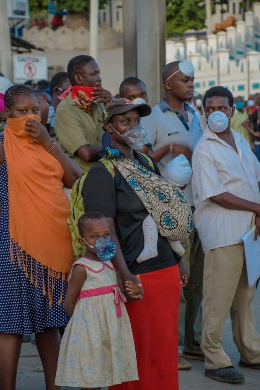 Mombasa police boss offers face mask to child, mother using plastic container for protection