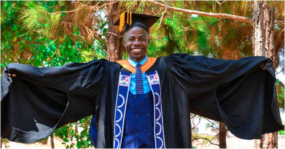 Graduate dedicates his degree to mother who sold vegetables to educate him