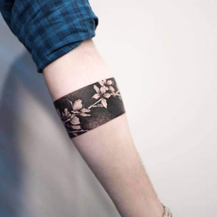 25 unique womens armband tattoo designs and what they mean  Tukocoke