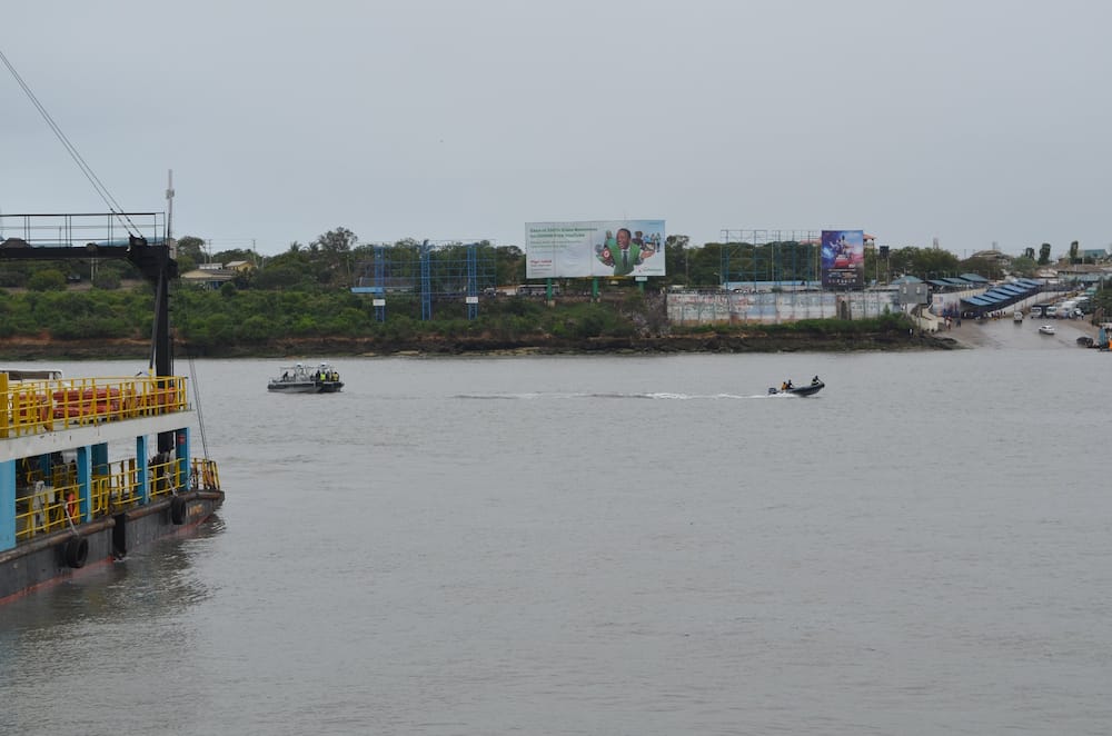 Likoni: Jamaa ajitupa Bahari Hindi katika kivukio cha feri