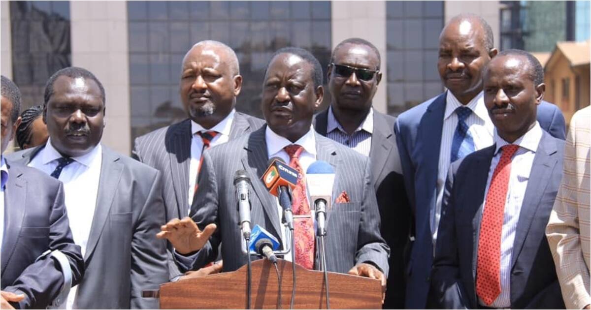 Ask Uhuru why you are targeted in war against corruption - Raila to Ruto