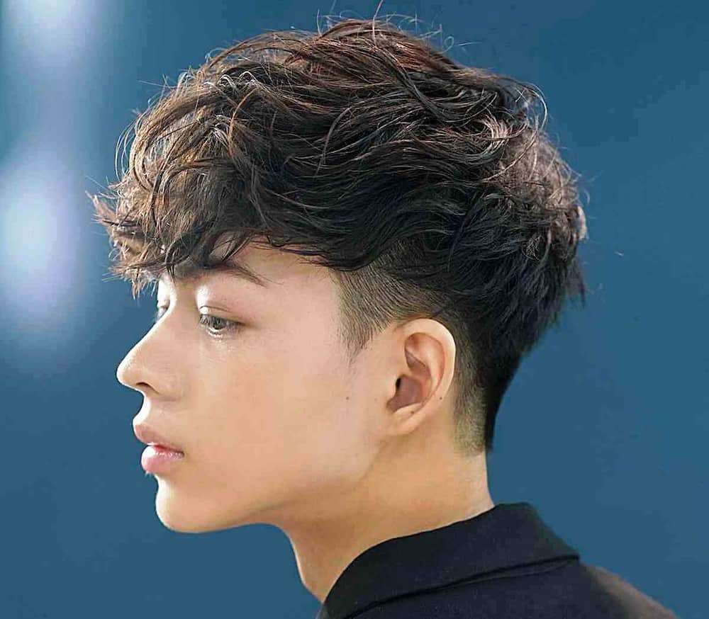 Sweeping fringe hairstyle for a diamond face shape male
