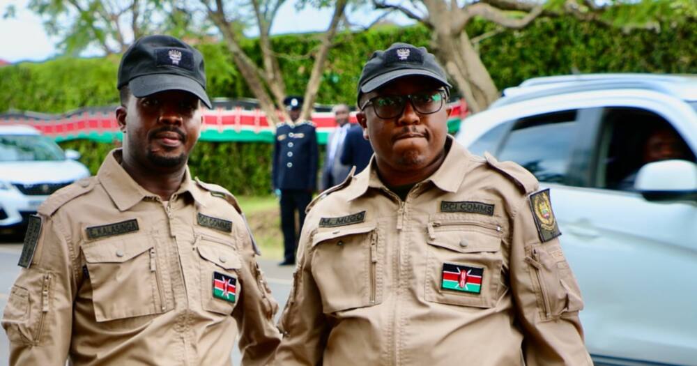 A section of Kenyan ladies marvelled at the two detectives physiques.