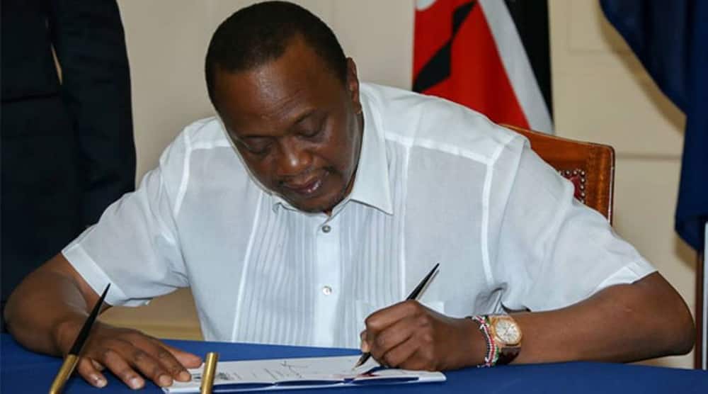 International Left-handers Day: Uhuru Kenyatta among famous leaders who use the left hand