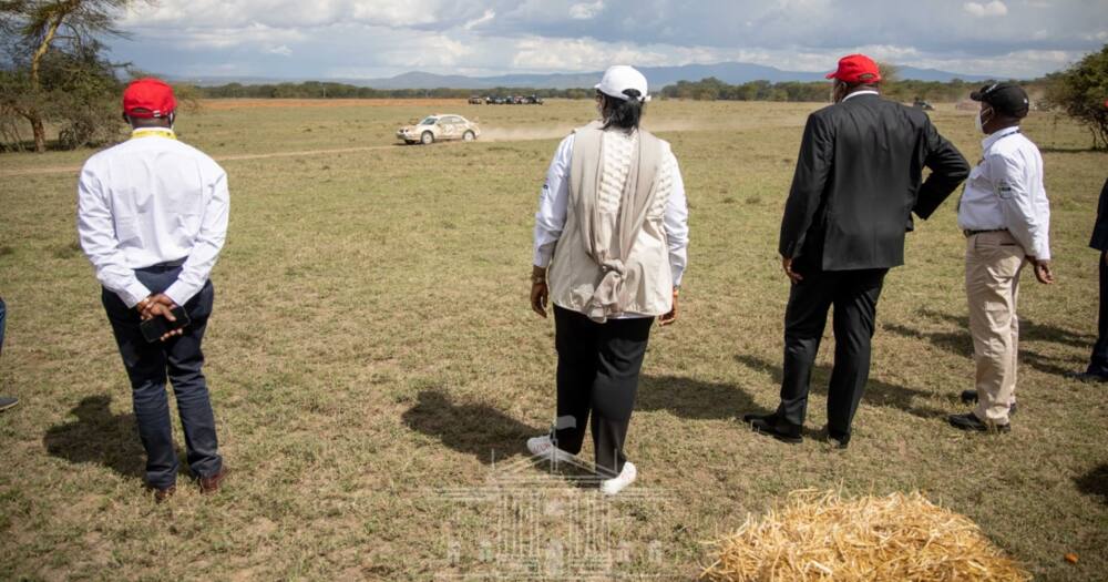 Binti Anayedaiwa Kutua Naivasha Akiabiri Helikopta za Kijeshi Awachoma Roho Wanamtandao