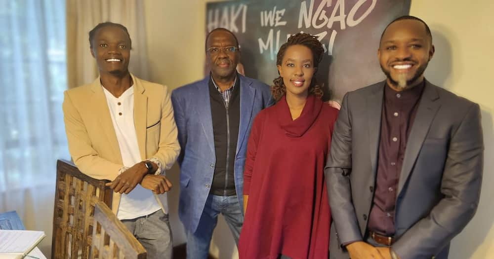 Boniface Mwangi, Juliani and Lilian Nganga surprised Willy Mutunga at his home.